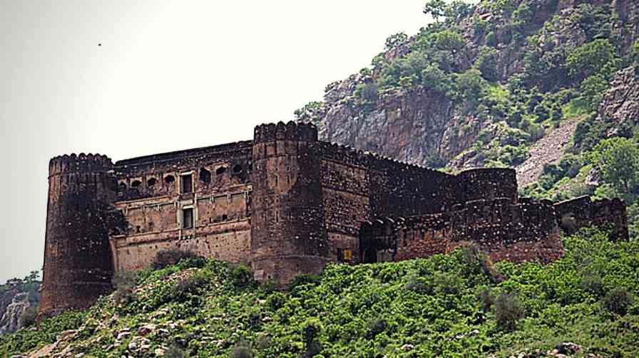 bhangarh fort horror story